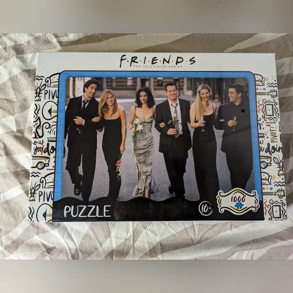 Friends 1000 Piece Puzzle - Picture 1 of 2